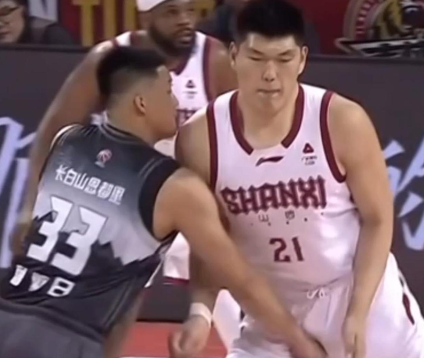 开云体育下载-停赛2场罚款10万!曾繁日生涯第二次因掏裆被重罚,但比上次轻!