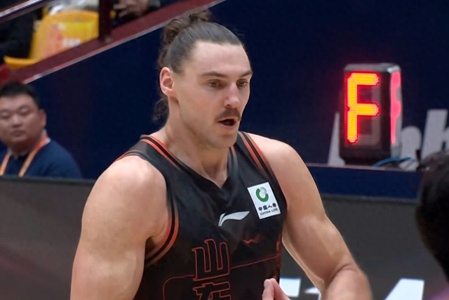 kaiyun-山东男篮苦战险胜福建，斯蒂尔再取全队最高分，高诗岩被驱逐|山东队|珀塞尔|郭凯|福建队|乔-约翰逊_新浪体育_新浪新闻